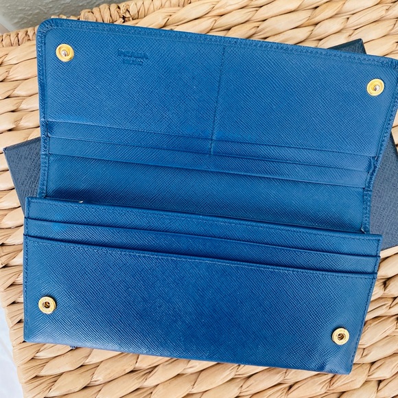 Authentic Prada Saffiano leather flap wallet - Picture 5 of 10